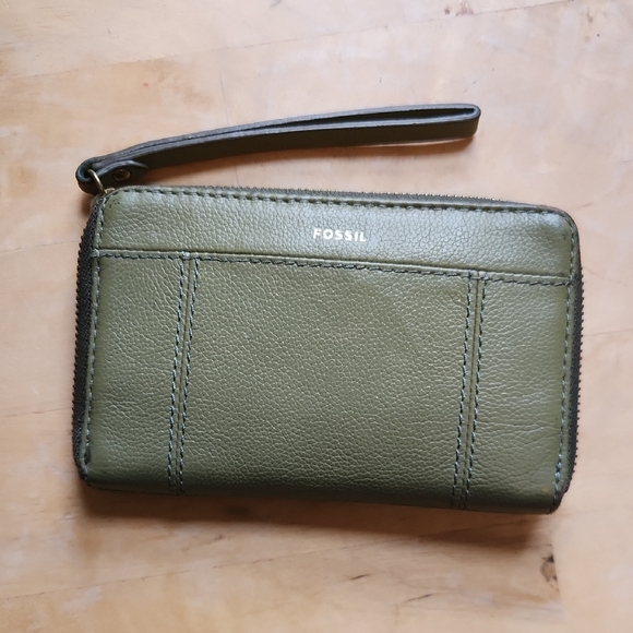 Fossil Green Zip Leather Wallet Wristlet - Picture 1 of 12